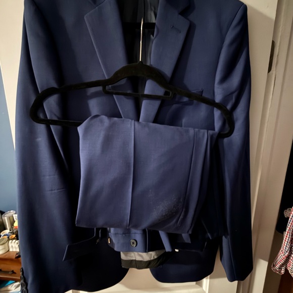 Calvin Klein Navy Suit 42 R jacket & 34 x 32 pants - Picture 2 of 3